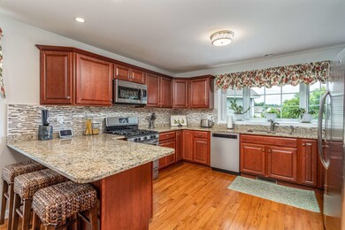 14 Jamesway Dr, Litchfield, NH 03052 - photo 5