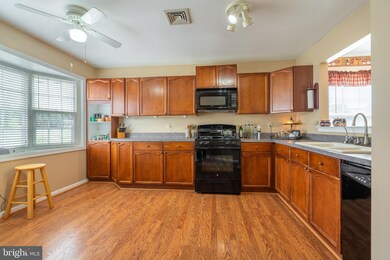 605 Jefferson St, Red Hill, PA 18076 - photo 5
