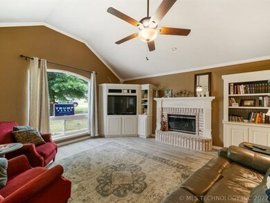11877 Sandstone Dr, Collinsville, OK 74021 - photo 5