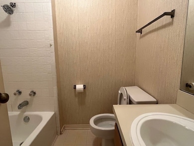 Bathroom with vanity and washtub / shower combination