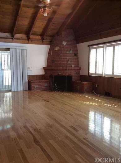 Large living room with er

Large living room with 