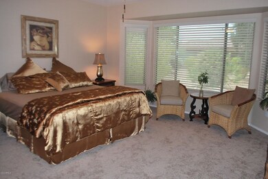 Master bdrm w/ bay window
