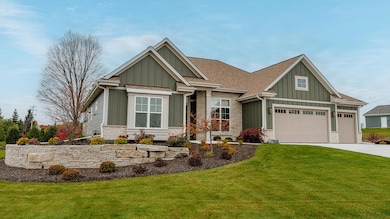 W208N5633 Turnberry Ln, Menomonee Falls, WI 53051 - photo 2