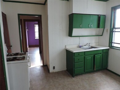 Unit 1: dine-in kitchen.