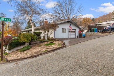 227 4th Ave, Gold Hill, OR 97525 - photo 2