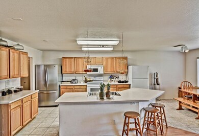 ISLAND KITCHEN