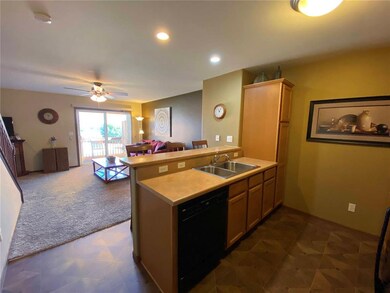 2900 Samuel Ct SW unit B, Cedar Rapids, IA 52404 - photo 4