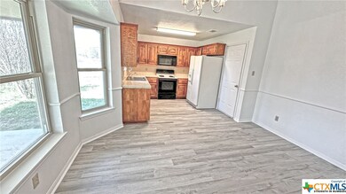 118 E Blancas Dr, Copperas Cove, TX 76522 - photo 4