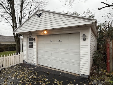 160 Locust Dr, Fairborn, OH 45324 - photo 6