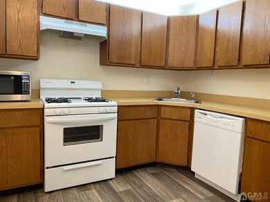 251 Hampshire Ct unit 2251, Piscataway, NJ 08854 - photo 4