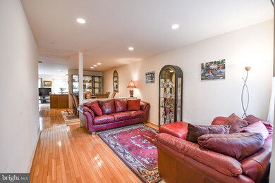 453 Nicholas Dr, Southampton, PA 18966 - photo 2