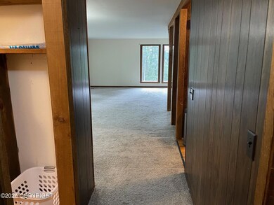 Olsen - 772 Amundsen Hallway