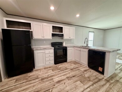 138 Dutch Lake Ct, Oyster Creek, TX 77541 - photo 5