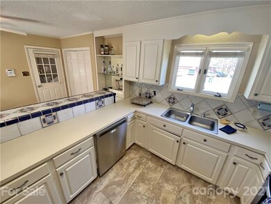 Eat-In Kitchen with Breakfast Bar