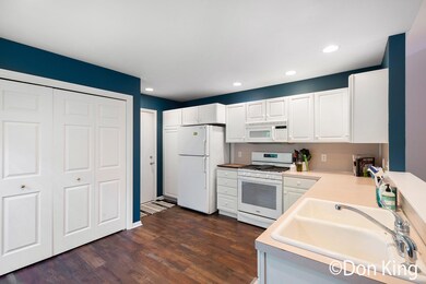 2224MeadowglenNE-1