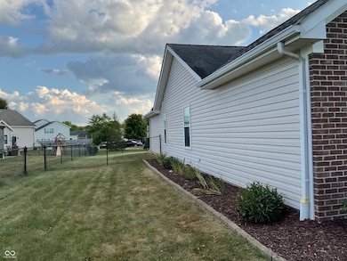 65 Dunn Ct, Trafalgar, IN 46181 - photo 3