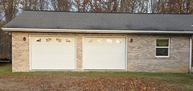 412 Yorkshire Rd, North Tazewell, VA 24630 - photo 6