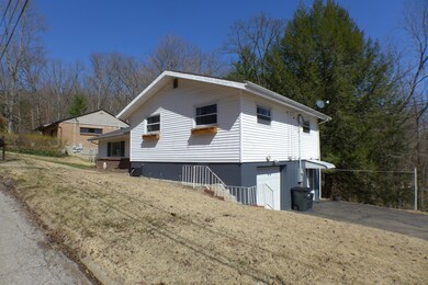 688 Walnut Dr, Logan, OH 43138 - photo 4