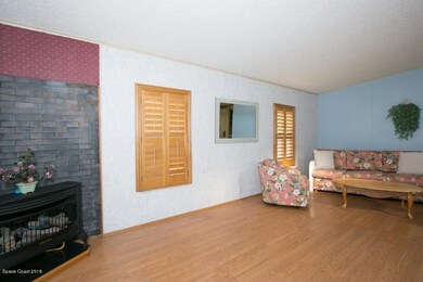 1392 Barefoot Cr - Living - View 3