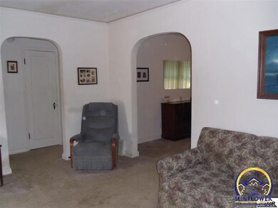 1723 SW Randolph Ave, Topeka, KS 66604 - photo 3