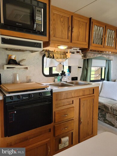 40-18 Soda Pop Ln, Falling Waters, WV 25419 - photo 6