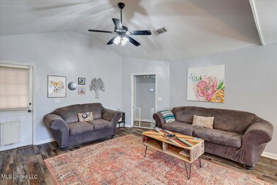 06-330 Swan Dr