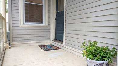 Private porch / entrance