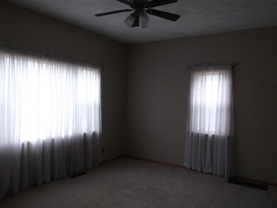 214 W Kendall St, La Fontaine, IN 46940 - photo 4