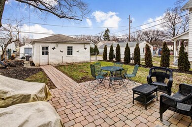 New Paver Patio and 2 car garage!