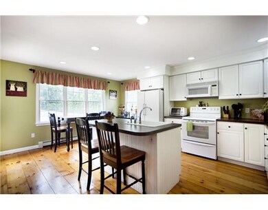 Kitchen. Kitchen with great island and wide plank