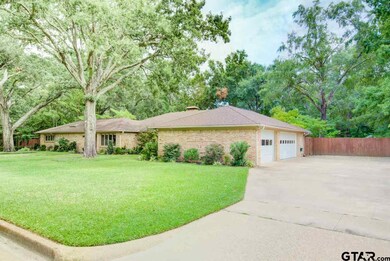 922 922 Charleston Dr, Tyler, TX 75703 - photo 2