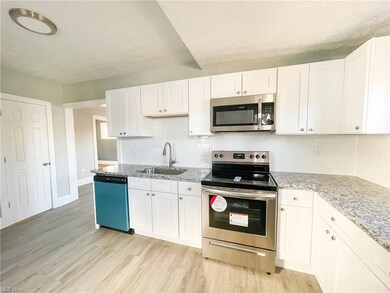 890 Nela View Rd, Cleveland, OH 44112 - photo 6