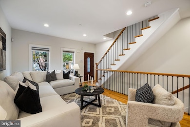 2140 Carpenter St, Philadelphia, PA 19146 - photo 3