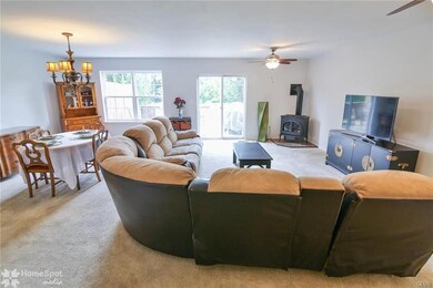 6909 Hunt Dr, Macungie, PA 18062 - photo 5