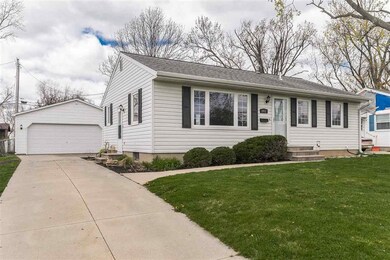 2452 Deborah Dr SW, Cedar Rapids, IA 52404 - photo 2