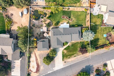 61521 Hillridge Rd, Bend, OR 97702 - photo 4