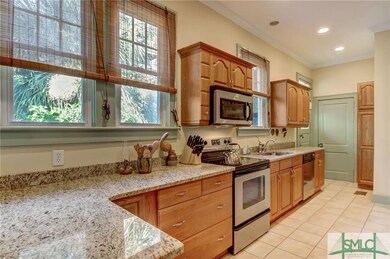 630 Maupas Ave, Savannah, GA 31401 - photo 5