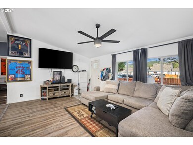 352 NE Faulconer Ct, Sheridan, OR 97378 - photo 5