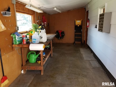 2318 W Dover Ct, Davenport, IA 52804 - photo 7