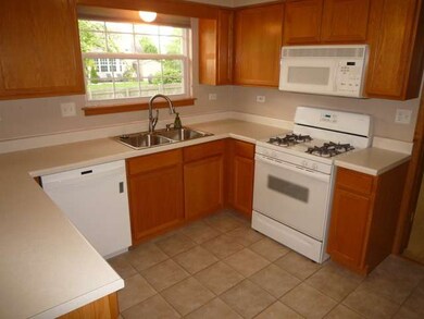 1390 Fox Hill Ct unit 1, North Aurora, IL 60542 - photo 6