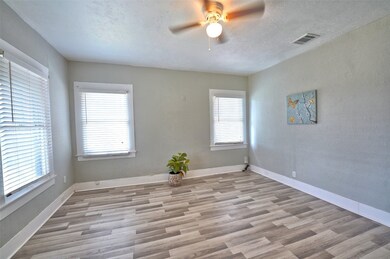 405 Lindale St, Houston, TX 77022 - photo 3