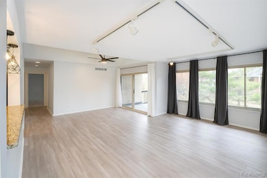 2005 Klingensmith Rd unit 67, Bloomfield Hills, MI 48302 - photo 3