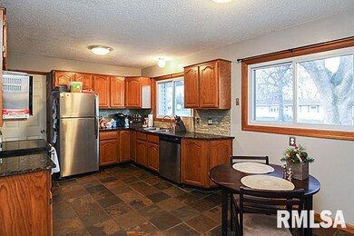 23 Parklane Cir, Bettendorf, IA 52722 - photo 5