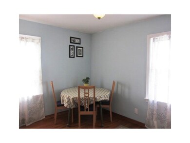 Dining Room. Sunny & pretty dining room
