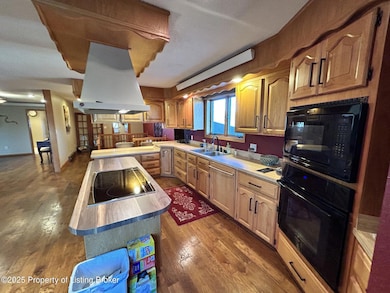 10261 69th St SW, Regent, ND 58650 - photo 5