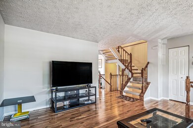 13307 Burkitts Rd, Fairfax, VA 22033 - photo 5