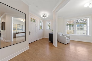 567 Hannah Ln, Hinsdale, IL 60521 - photo 2