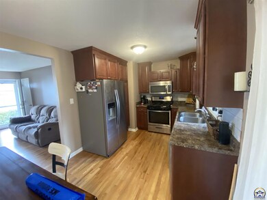 5301 SW 31st St, Topeka, KS 66614 - photo 3