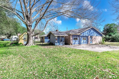 10 Fulton Dr W, Alvin, TX 77511 - photo 5