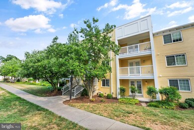 4069 S Four Mile Run Dr unit 204, Arlington, VA 22204 - photo 6